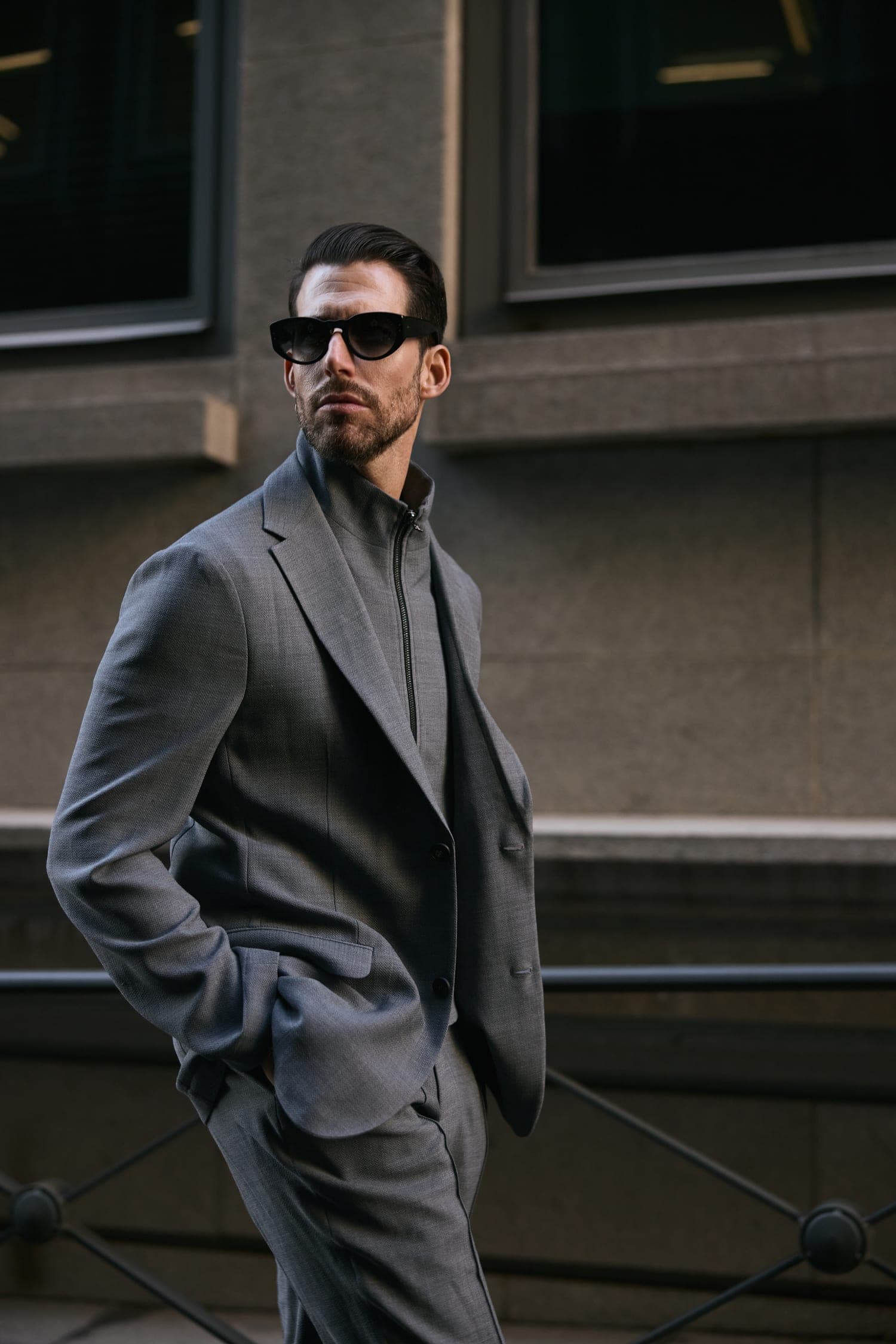 A travel suit in high-twist grey